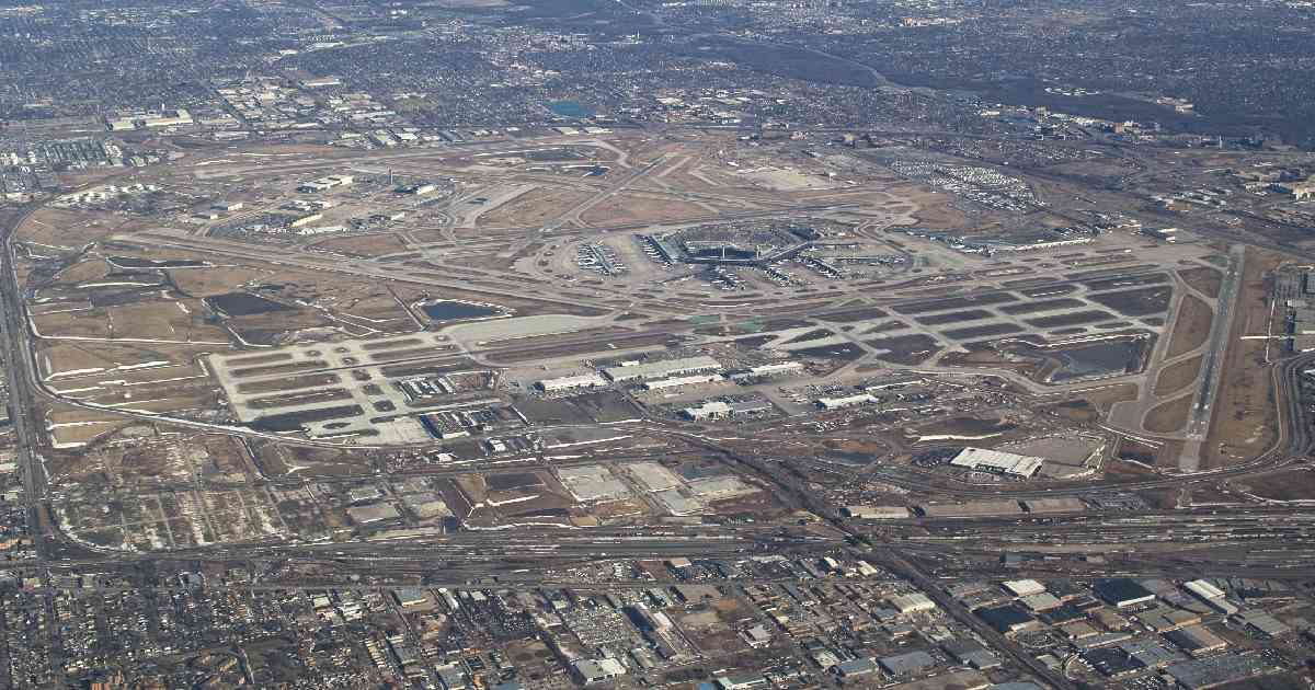 Chicago's O’Hare International Airport (ORD) - largest airports in us by by passenger traffic and area