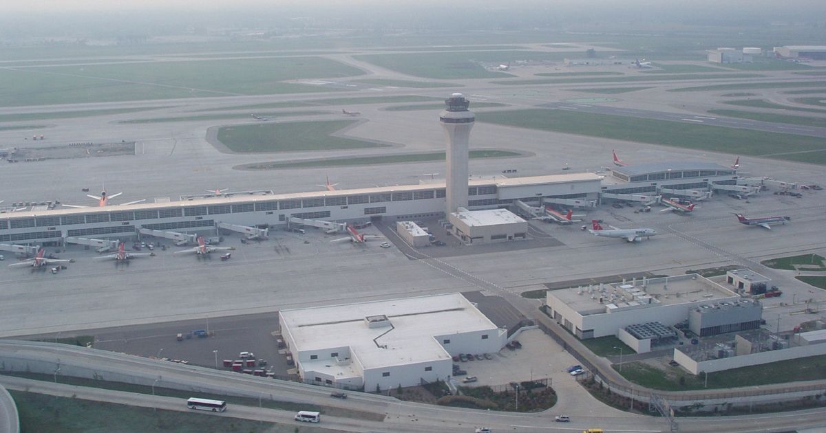 Detroit Metropolitan Airport (DTW) - largest airports in us by by passenger traffic and area