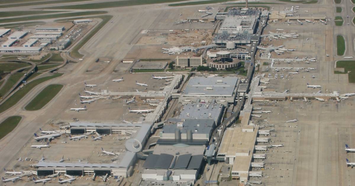 George Bush Intercontinental Airport (IAH) - largest airports in us by by passenger traffic and area