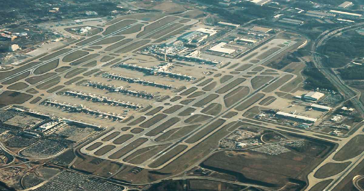 Hartsfield-Jackson Atlanta International Airport (ATL) - largest airports in us by by passenger traffic and area