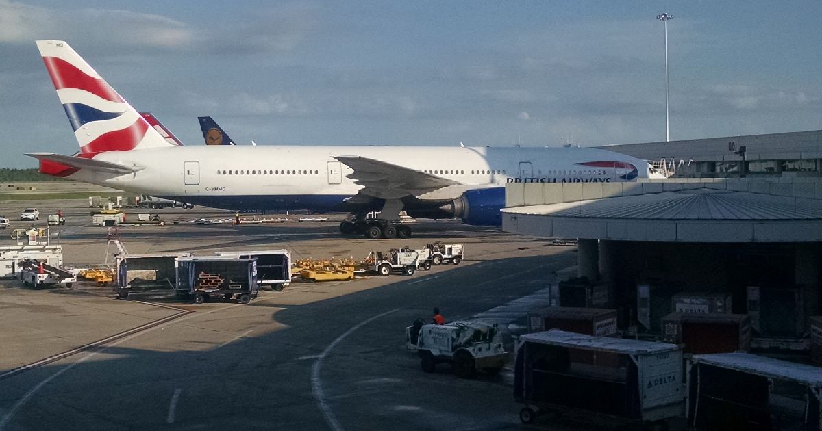 Orlando International Airport (MCO) - largest airports in us by by passenger traffic and area